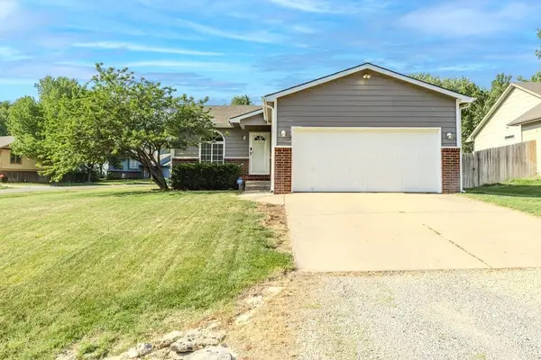 418 W Woodland Dr, Derby, KS 67037