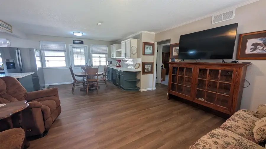 626 N Friend St, Belle Plaine, KS 67013 - #2