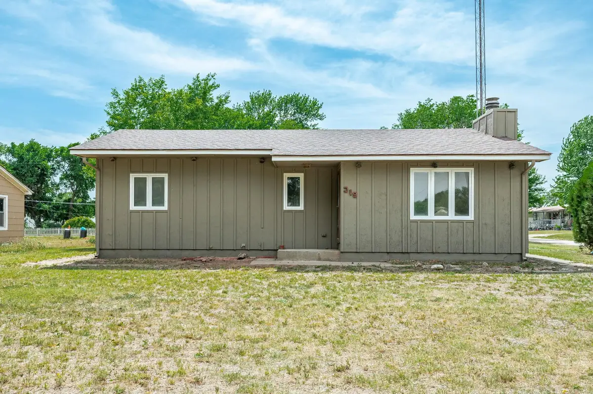 319 N Magnolia, Attica, KS 67009 - #1