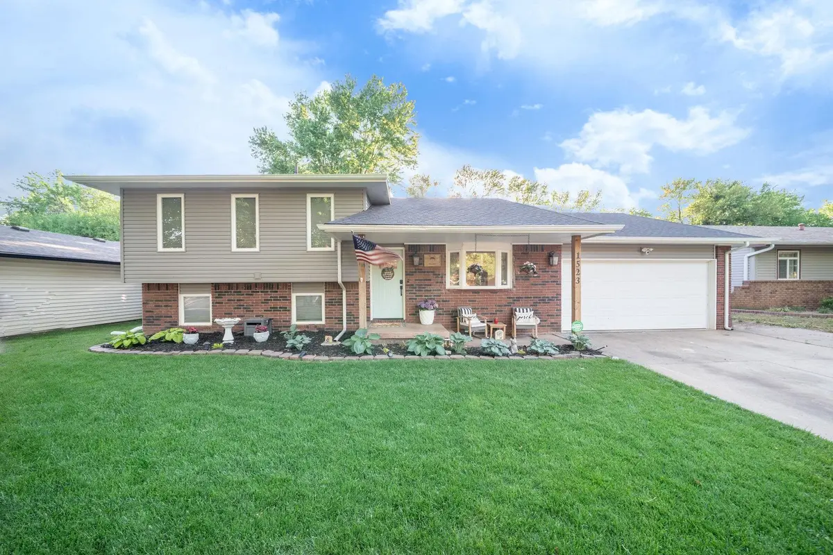 1523 N Rockwood Blvd, Mulvane, KS 67110 - #1