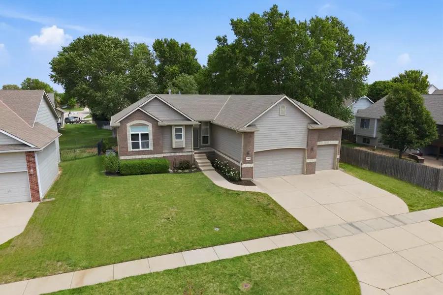 1418 E Woodbrook St, Derby, KS 67037 - #2