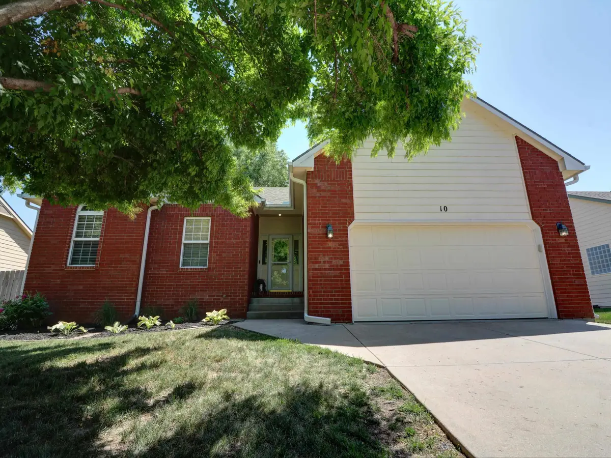 10 Kansas Ct, Newton, KS 67114 - #1