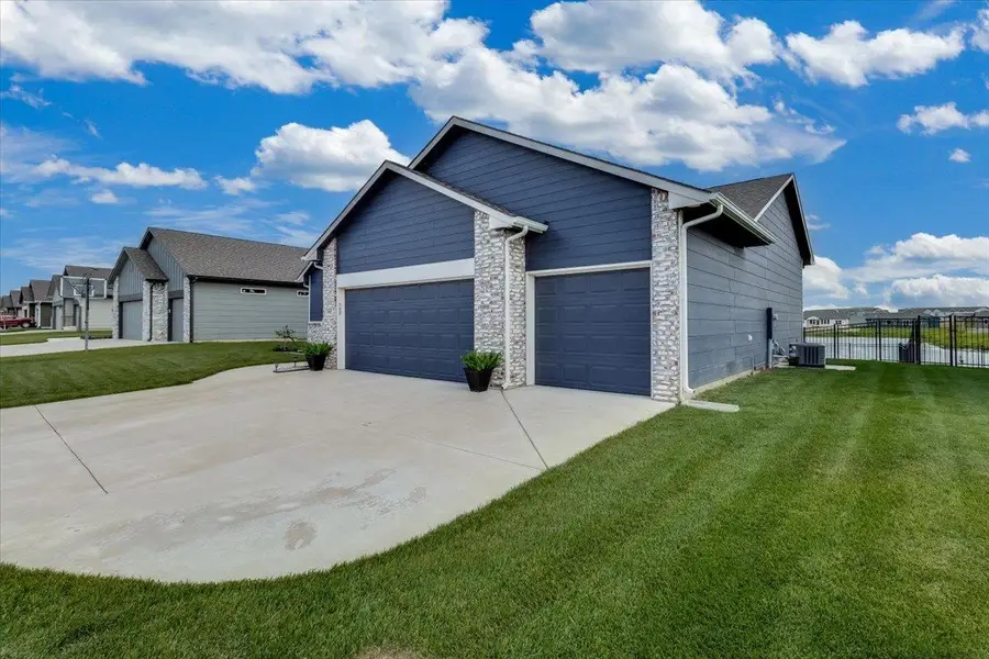 10913 W Cedar Lane, Maize, KS 67101 - #2