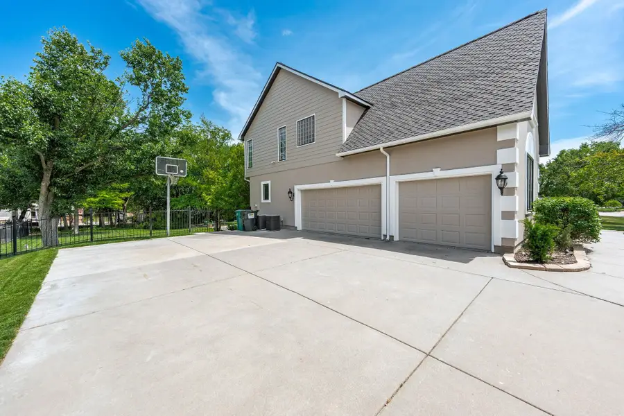1025 N Woodridge Ct, Wichita, KS 67206 - #3
