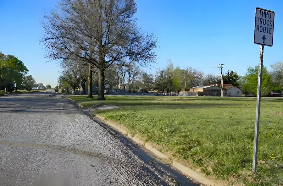 111 S Kansas Ave, Canton, KS 67428 - #3
