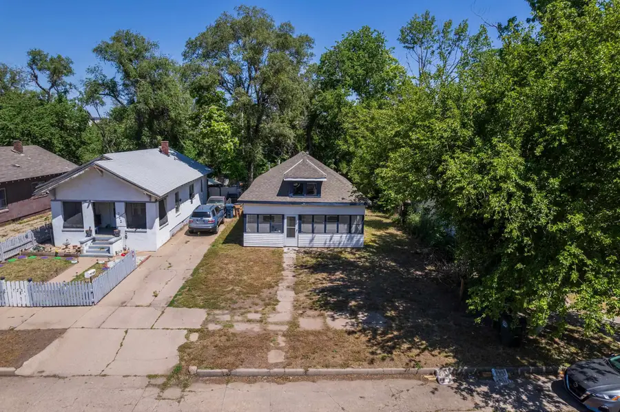 724 E 1st Ave, Hutchinson, KS 67501 - #2