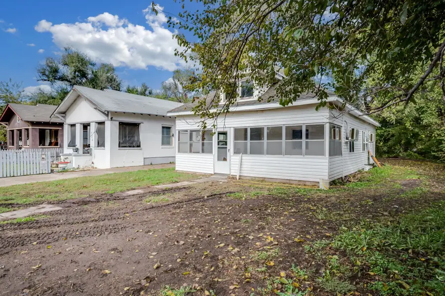 724 E 1st Ave, Hutchinson, KS 67501 - #3
