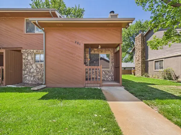 1530 N Smith Cir, Wichita, KS 67212