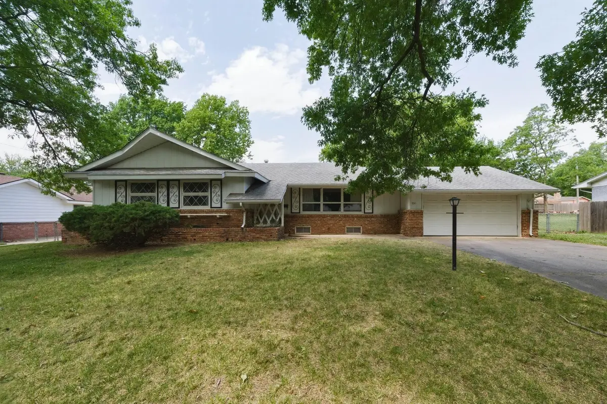 931 N Valleyview, Wichita, KS 67212 - #1