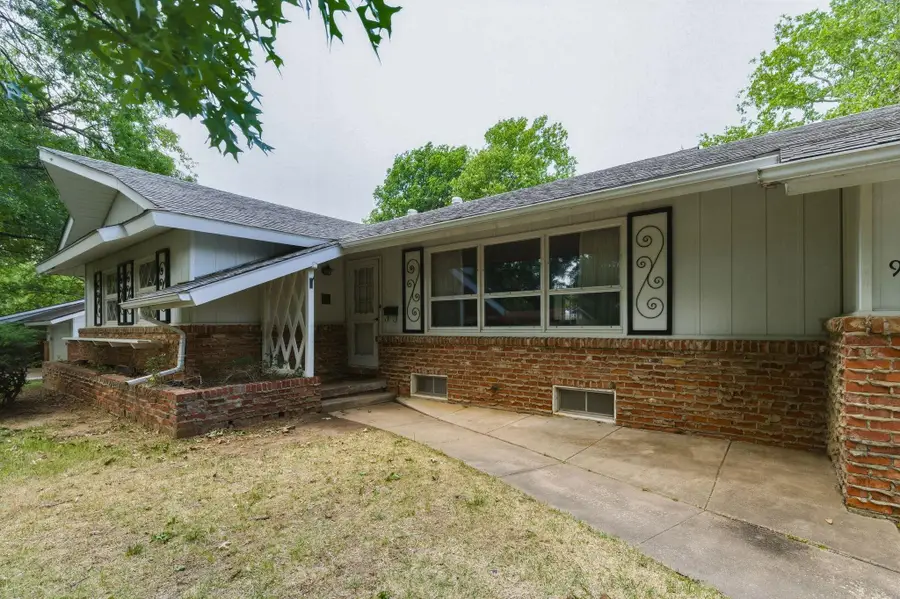 931 N Valleyview, Wichita, KS 67212 - #3