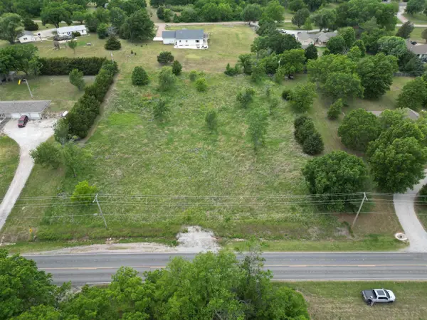 4477 S Pike Rd, Winfield, KS 67156
