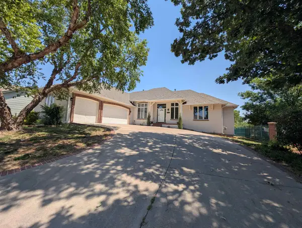8253 E Oxford Ct, Wichita, KS 67226