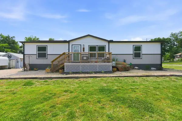 519 E 3rd St, Eureka, KS 67045-1903