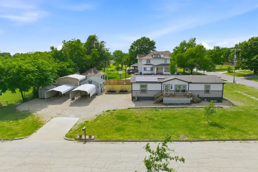 519 E 3rd St, Eureka, KS 67045-1903 - #3