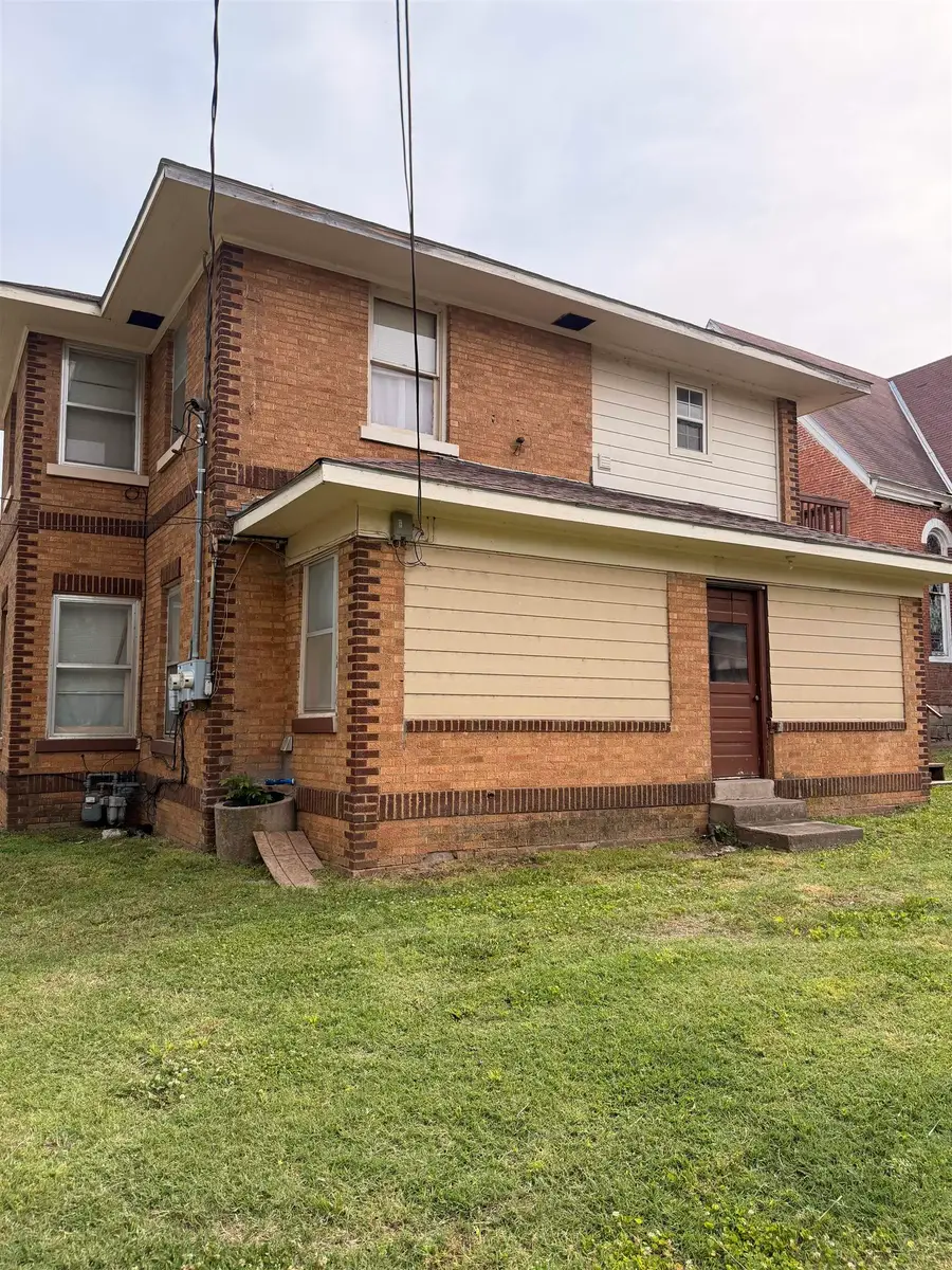 308 E 5th Ave, Arkansas City, KS 67005 - #3