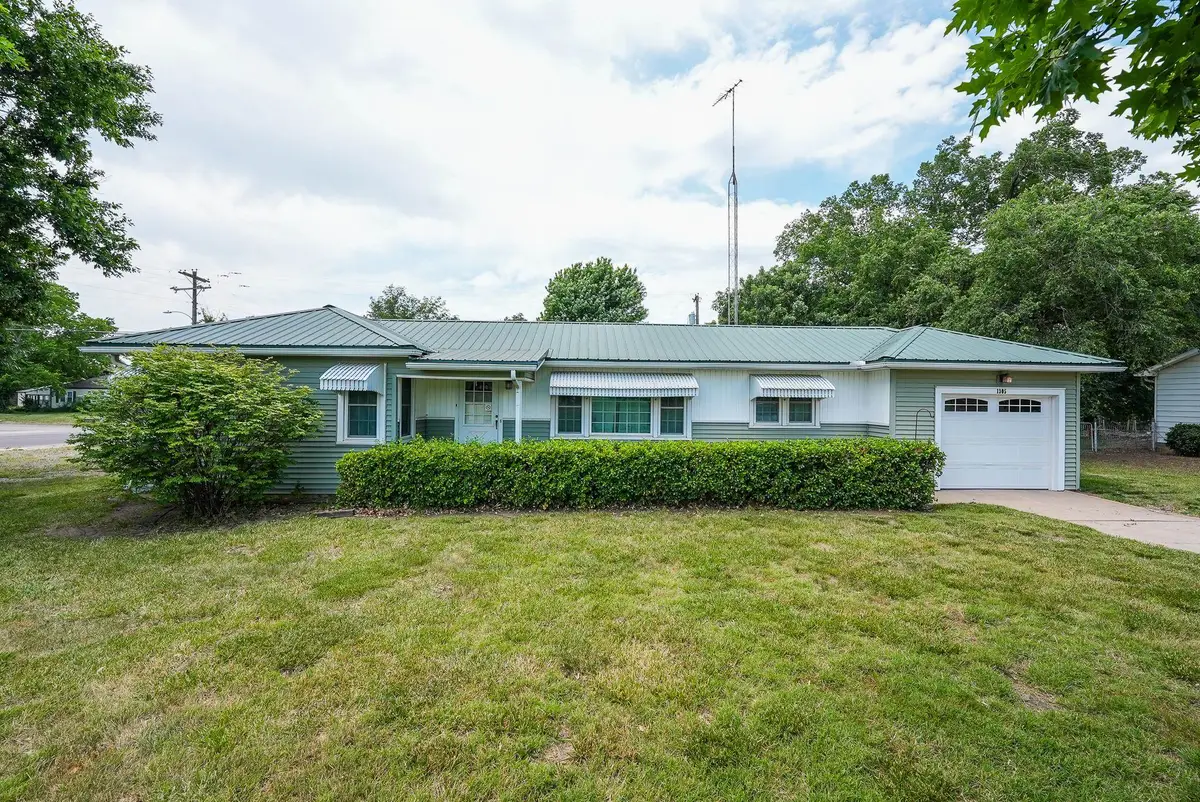 1305 N Country Club Rd, El Dorado, KS 67042 - #1
