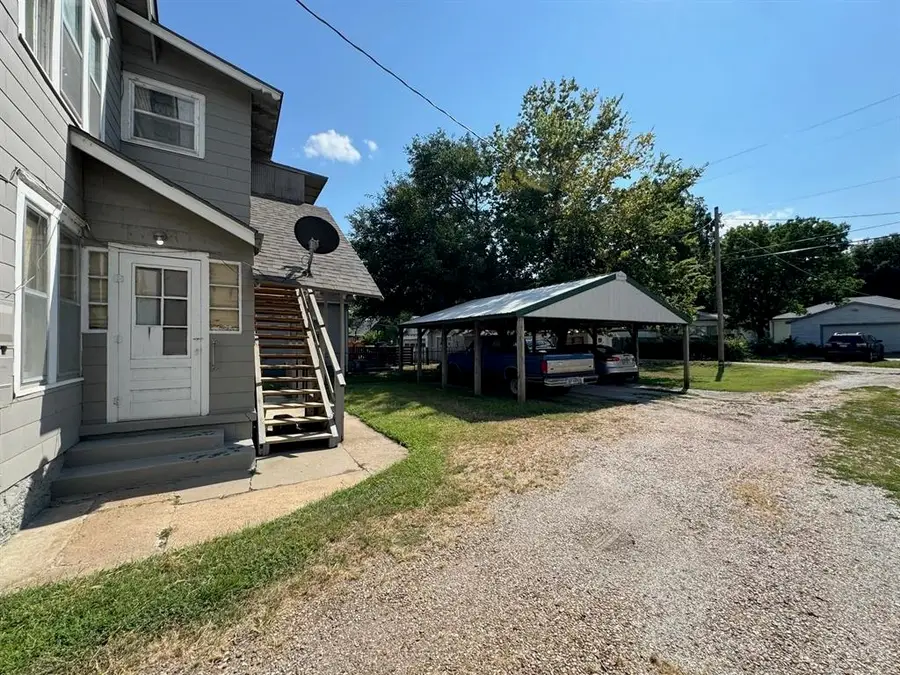 615 N 2nd, Arkansas City, KS 67005 - #2
