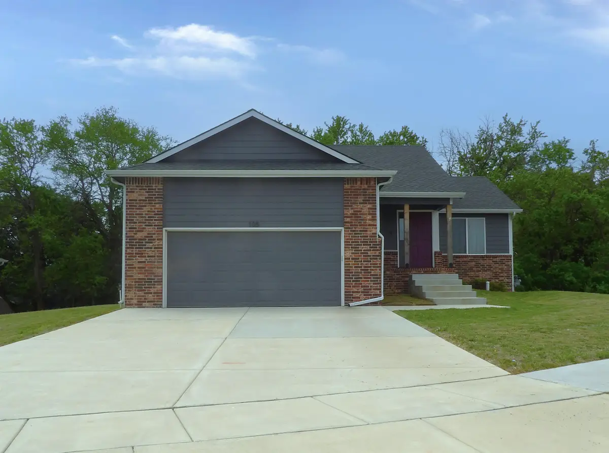 105 E Burlington Dr, Mulvane, KS 67110 - #1