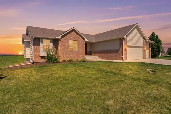 117 Ember Way, Hesston, KS 67062