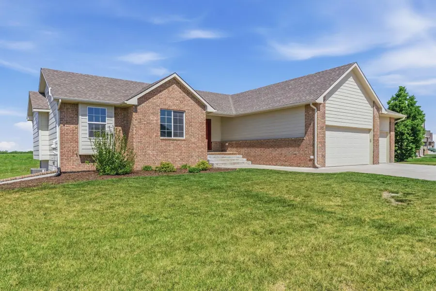 117 Ember Way, Hesston, KS 67062 - #2