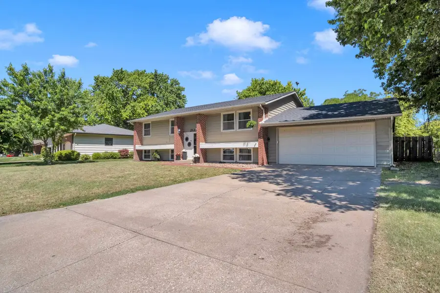 212 Brookside Dr, Newton, KS 67114 - #3