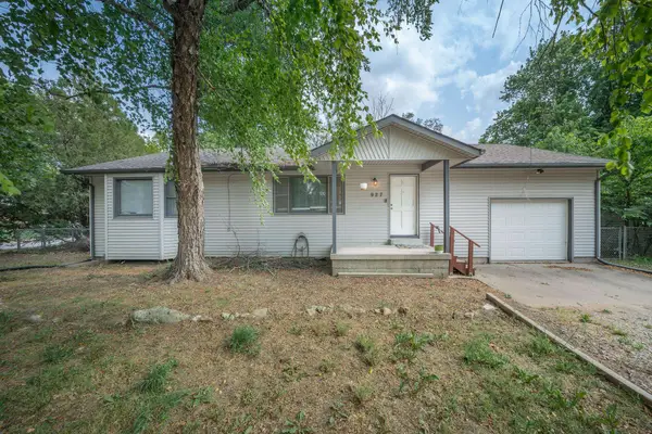 927 E 43rd Ave, Wichita, KS 67216