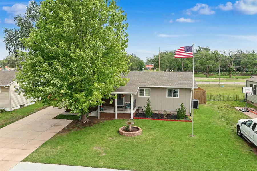 410 Maple Ave, Salina, KS 67401 - #2