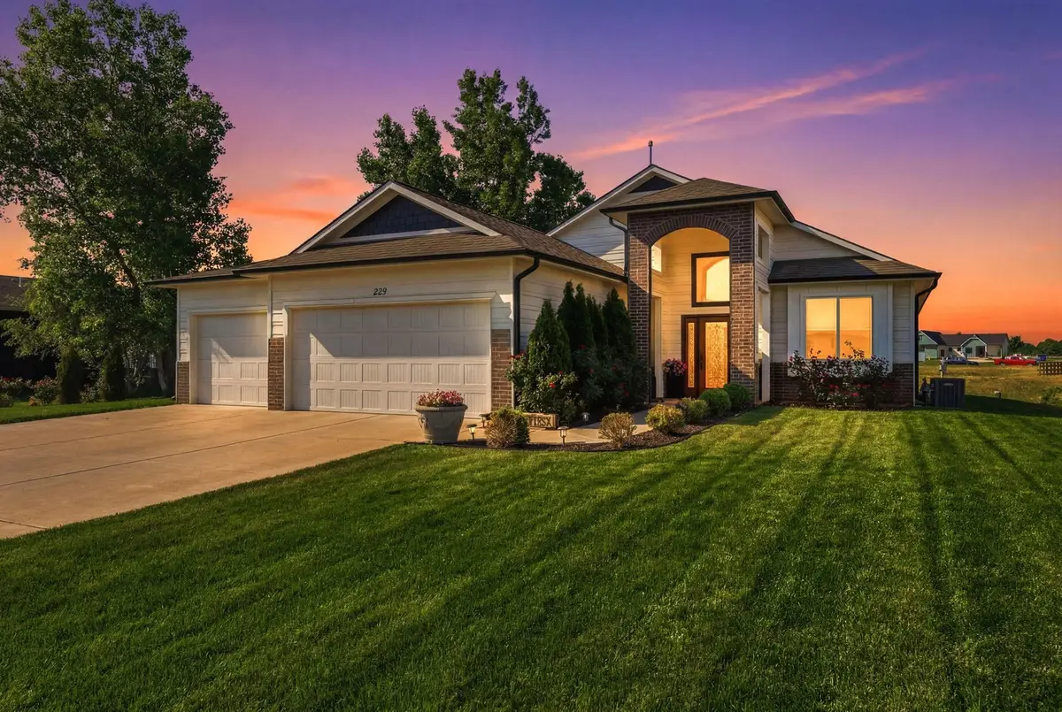 229 W Lakeside Dr, Cheney, KS 67025 - #1