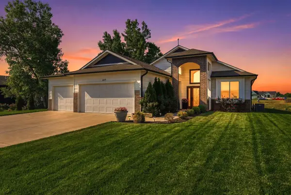 229 W Lakeside Dr, Cheney, KS 67025
