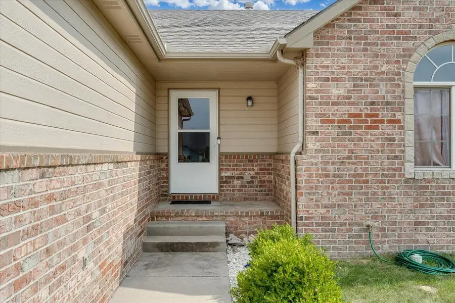 355 E Karla Ave, Haysville, KS 67060 - #3