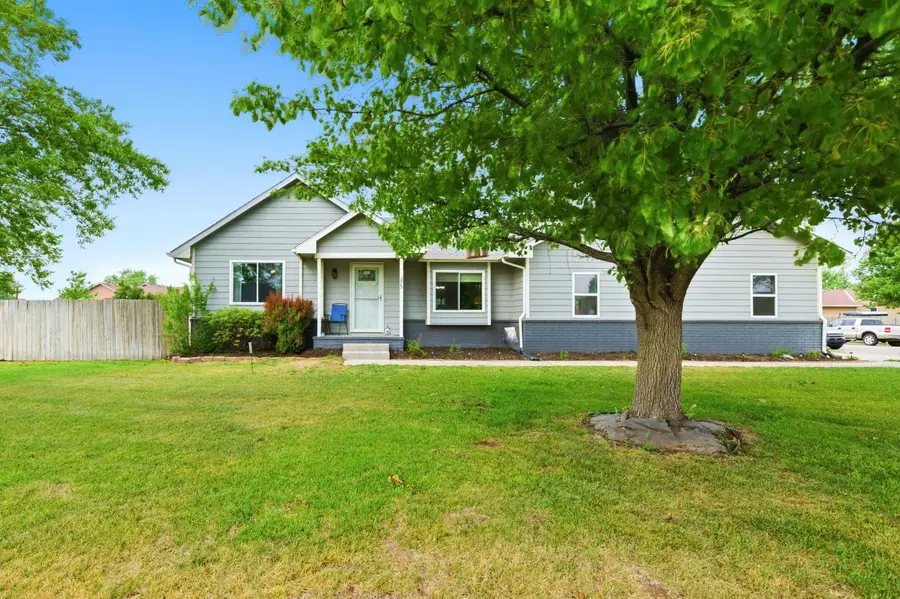 275 S Marlen Dr, Haysville, KS 67060 - #2