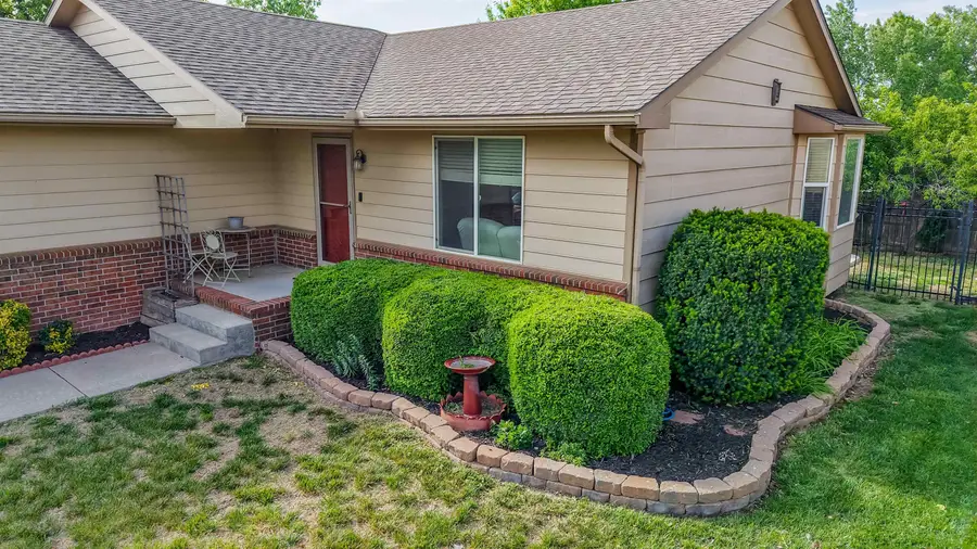 104 Sheffield, Newton, KS 67114 - #2