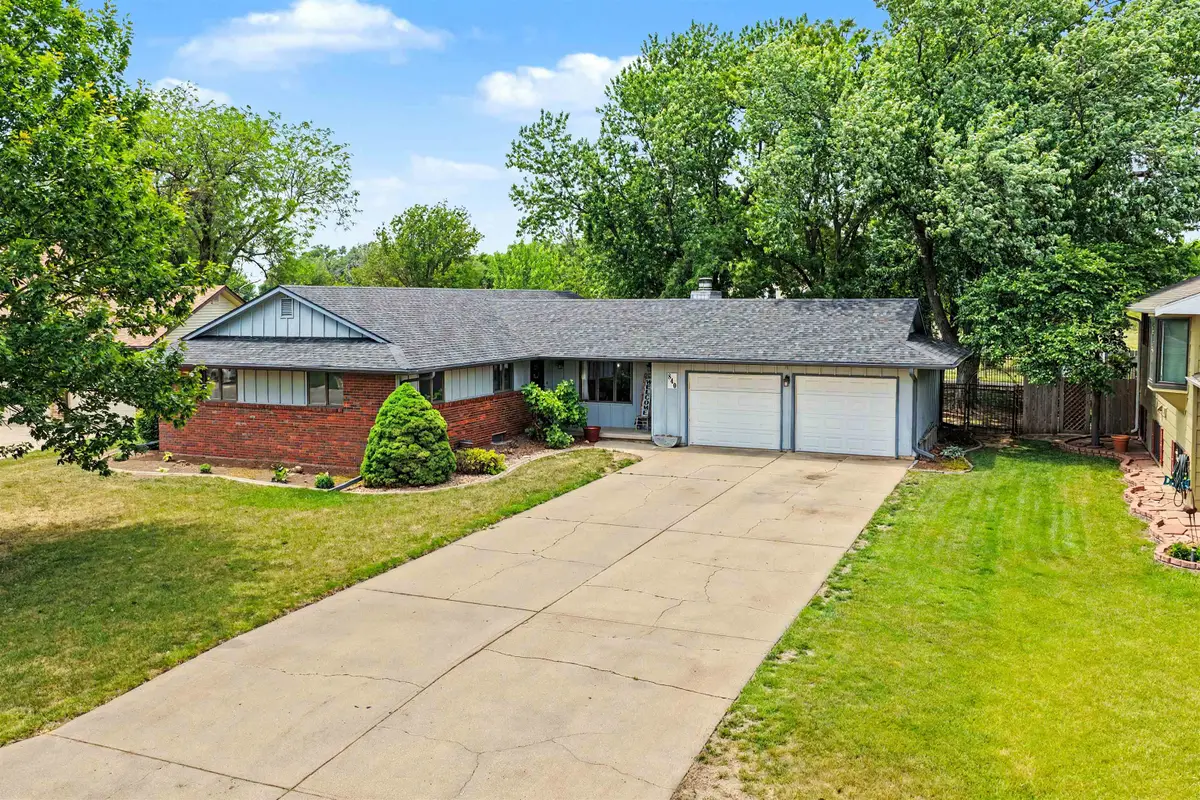 840 Pine Ct, McPherson, KS 67460 - #1
