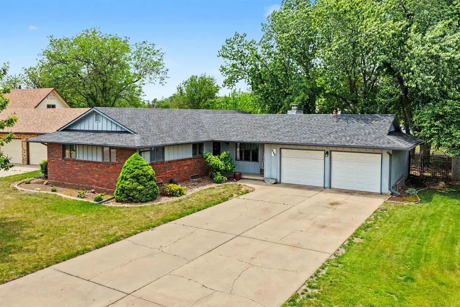 840 Pine Ct, McPherson, KS 67460 - #2