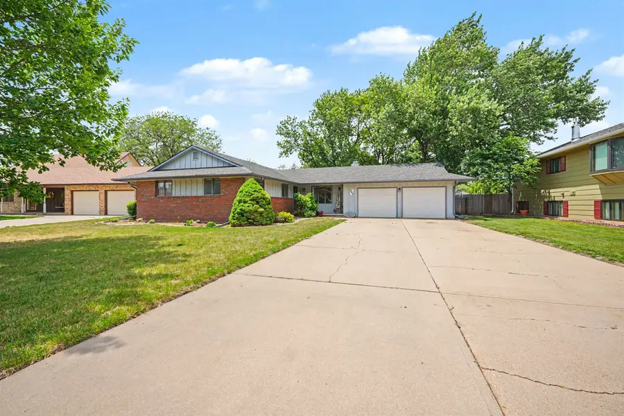 840 Pine Ct, McPherson, KS 67460 - #3