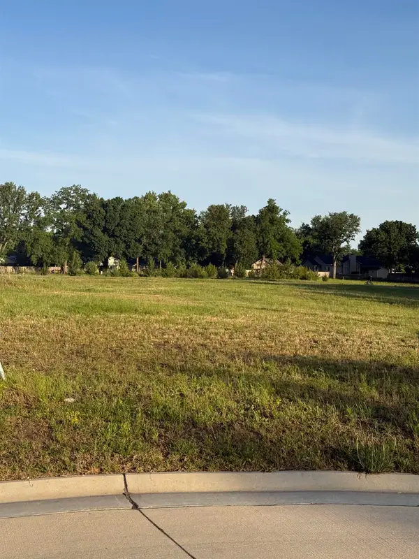 1103 Stutzman Cir, Halstead, KS 67056