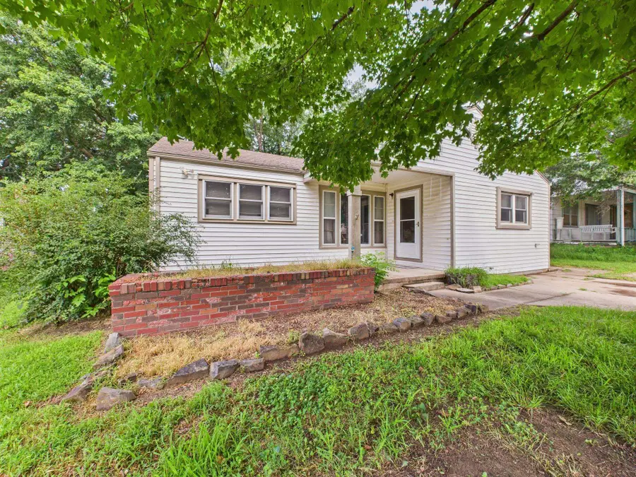 711 S Central Ave, Mulvane, KS 67110 - #2