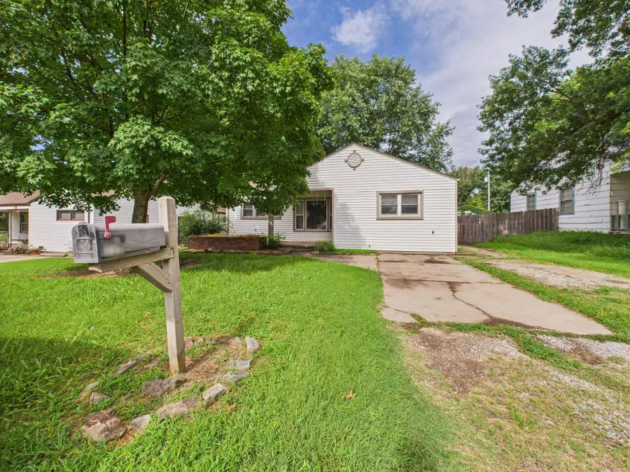 711 S Central Ave, Mulvane, KS 67110 - #3