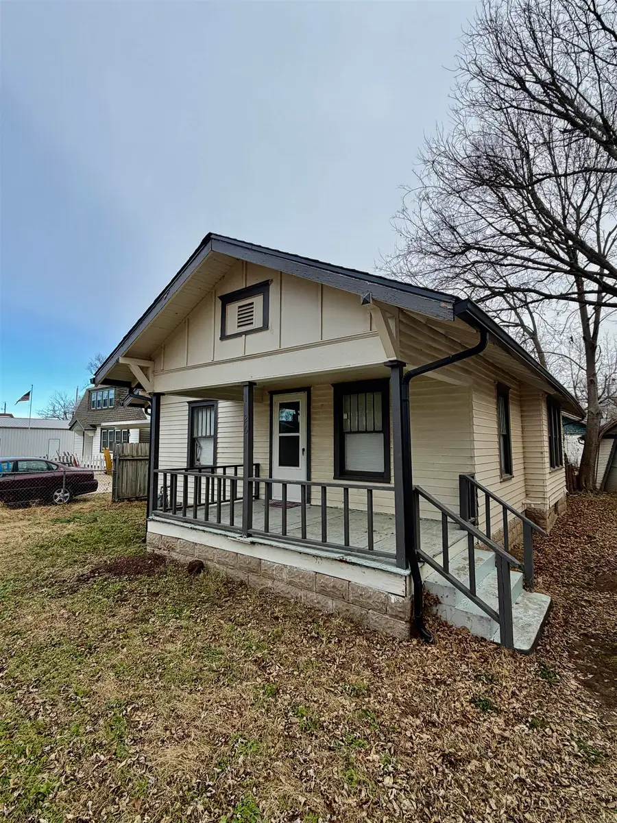 1126 N 1st, Arkansas City, KS 67005 - #2