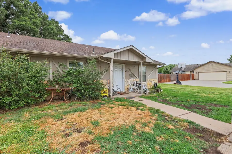 202-204 S Elm St, Douglass, KS 67039 - #3