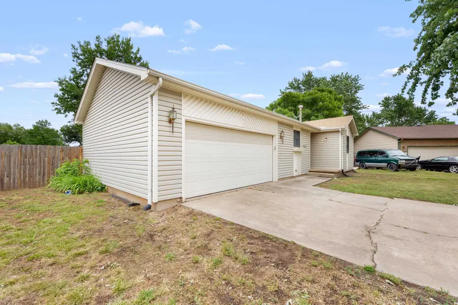 3908 S Gilda Cir, Wichita, KS 67215-1768 - #3
