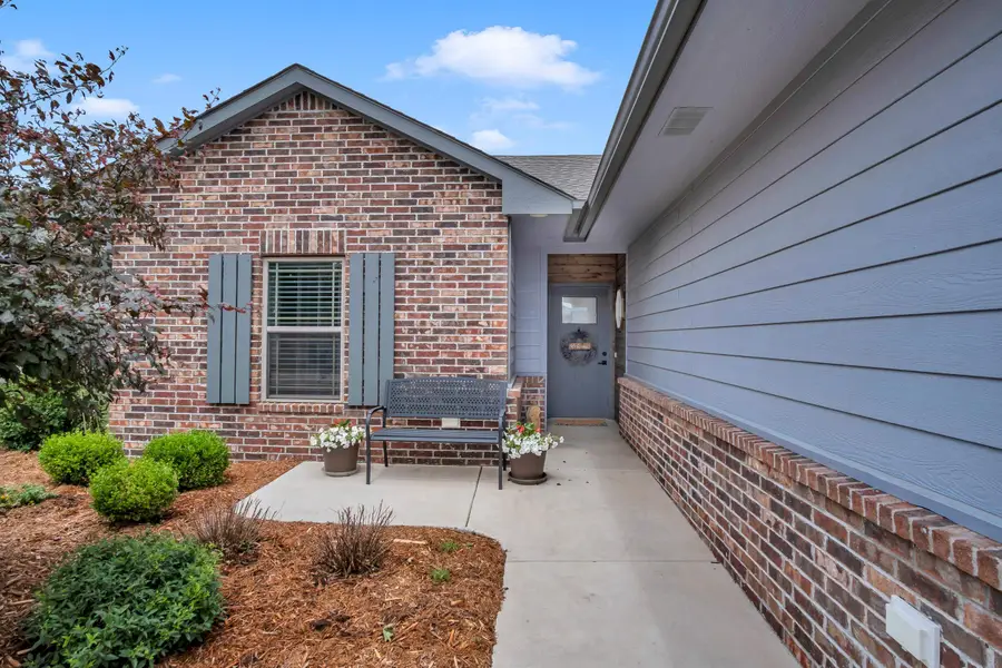1717 Casey, Newton, KS 67114 - #3