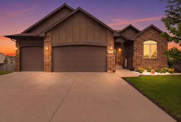 1943 N Walnut Creek Dr, Derby, KS 67037-3900