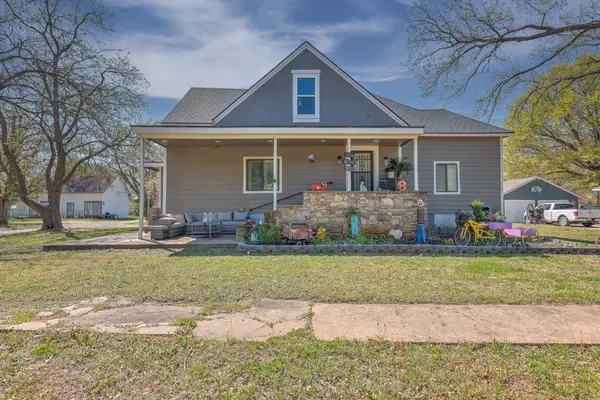 721 E 17th, Winfield, KS 67156