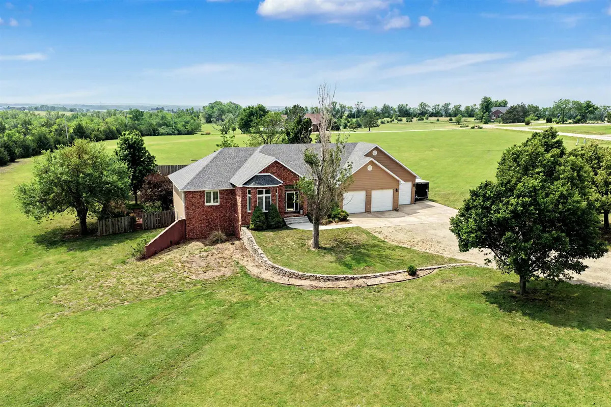 5162 N Prairie Ridge Rd, Salina, KS 67401 - #1