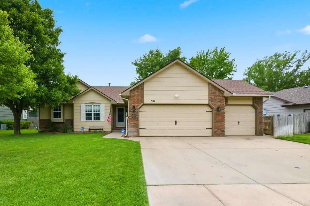301 E Valley Park Dr, Valley Center, KS 67147 - #1