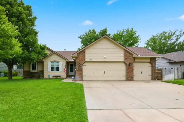 301 E Valley Park Dr, Valley Center, KS 67147