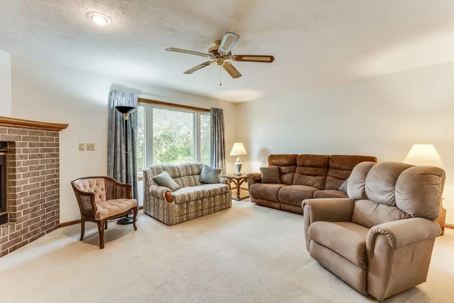 9202 N Plum St, Hutchinson, KS 67502 - #2