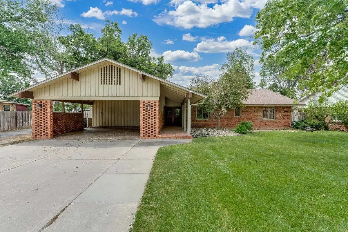101 W 30th Ave, Hutchinson, KS 67502 - #1