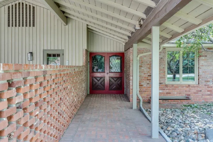 101 W 30th Ave, Hutchinson, KS 67502 - #3
